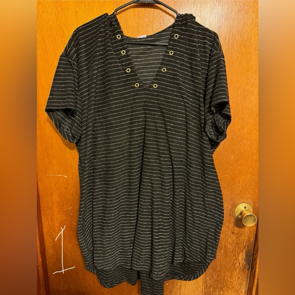 Time & Tru Black & Gold 1X swim coverup